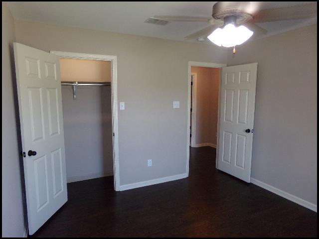 Building Photo - 2405 Canterbury Ln