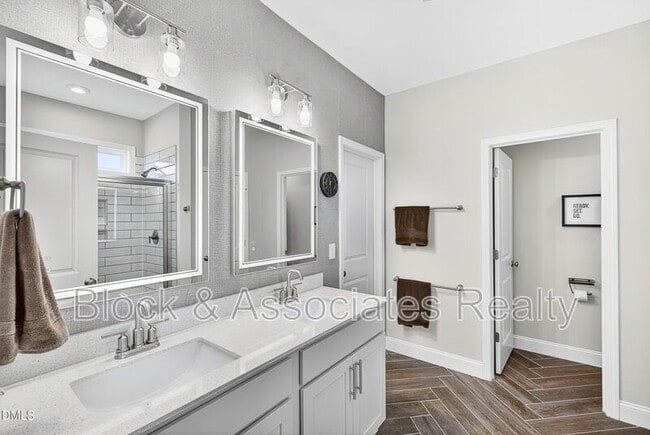 Building Photo - 236 Lily Oak Dr