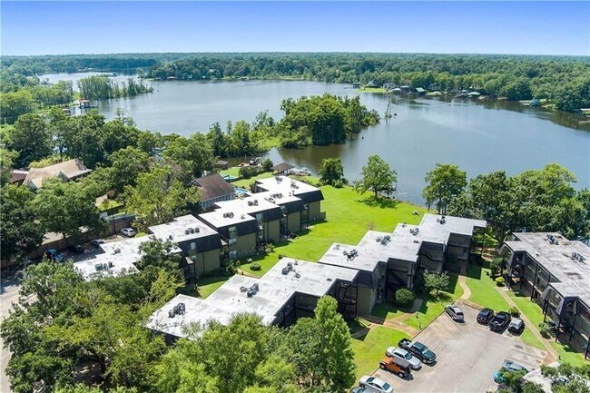 Building Photo - 337 Riverbend Dr