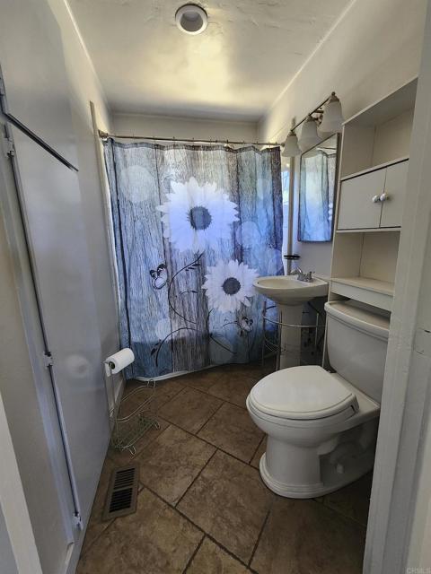 Building Photo - 1008 Manzanita Dr