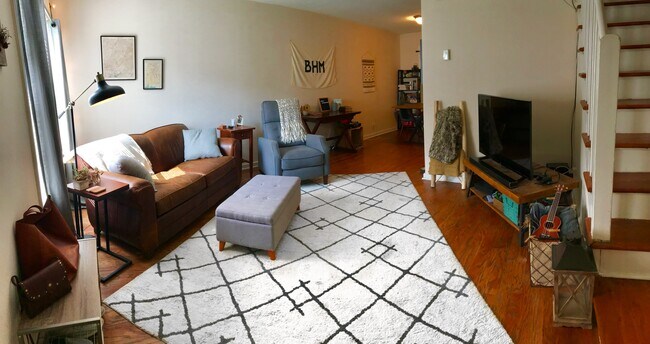 Building Photo - 1647 Valley Ave