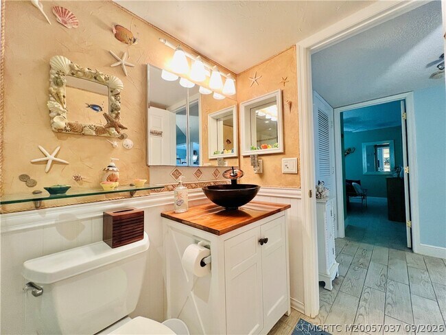 Building Photo - 10044 S Ocean Dr