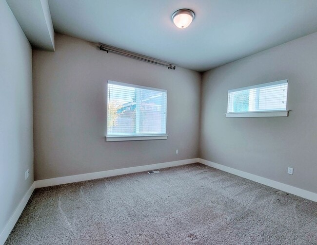 Building Photo - Luxurious and spacious 3 bed home in Manette