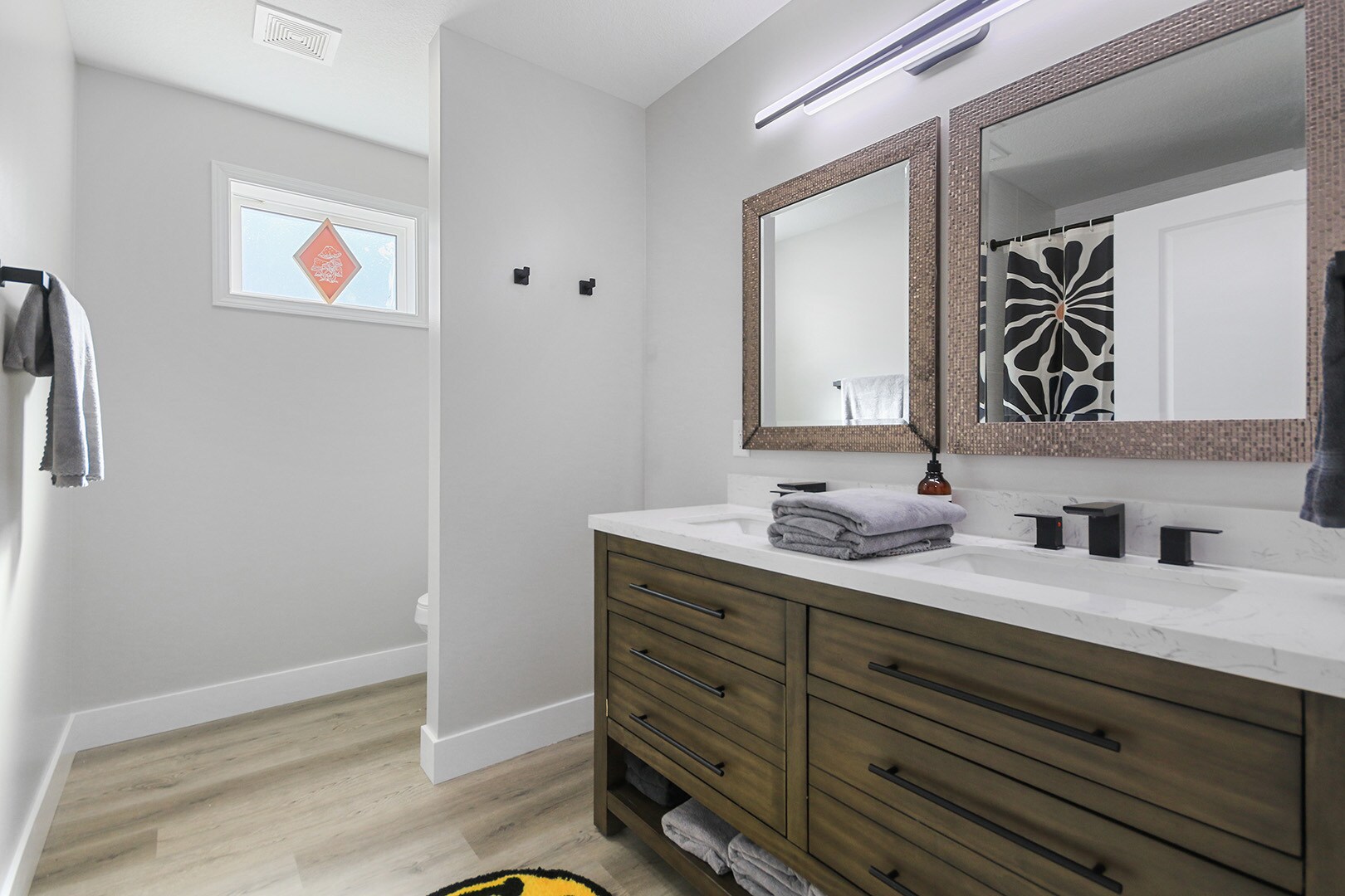 Building Photo - 701 Mikel St