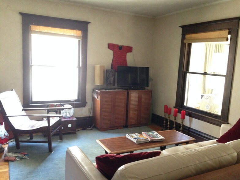 Light filled livingrm - 3533 Pillsbury Ave S
