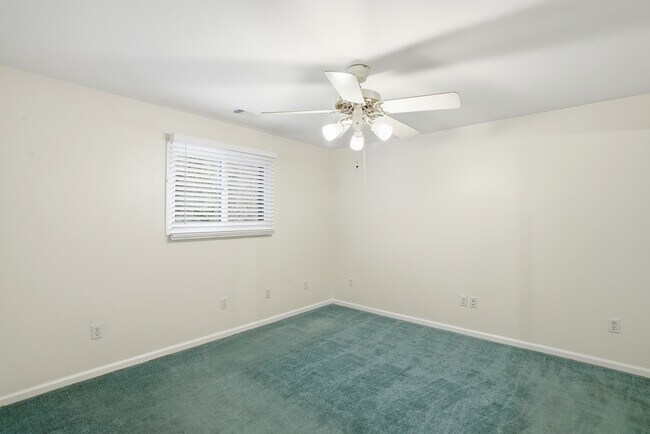 Building Photo - Prime Coastal Location Long Term Rental!