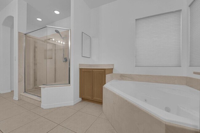 Building Photo - 914 Armandito Dr