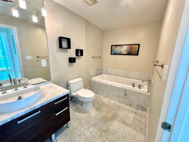 Building Photo - 253 NE 2nd St