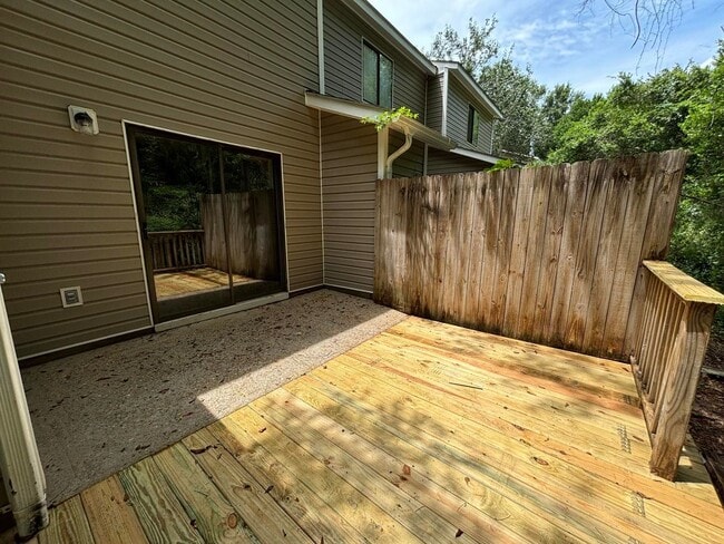 Building Photo - 121 Candlebrook Dr