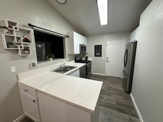 Building Photo - 14334 Poplar St