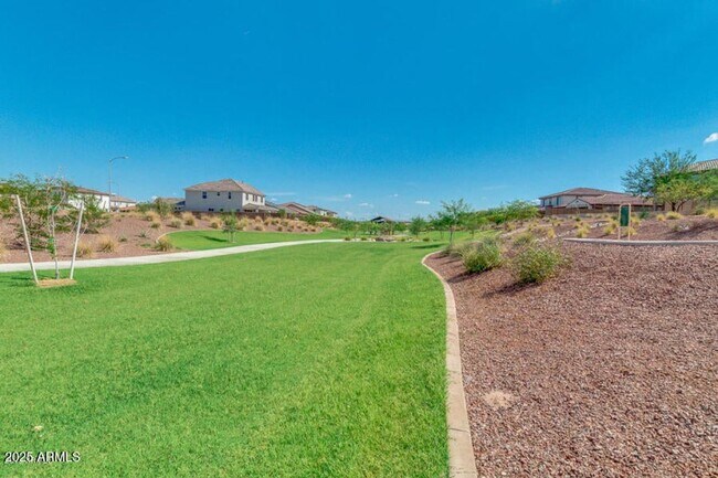 Building Photo - Gorgeous 5 Bed 3 Bath ++ Full SOLAR home +...