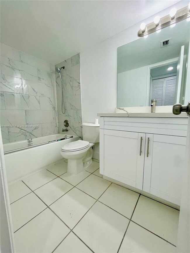Building Photo - 2209 S Cypress Bend Dr