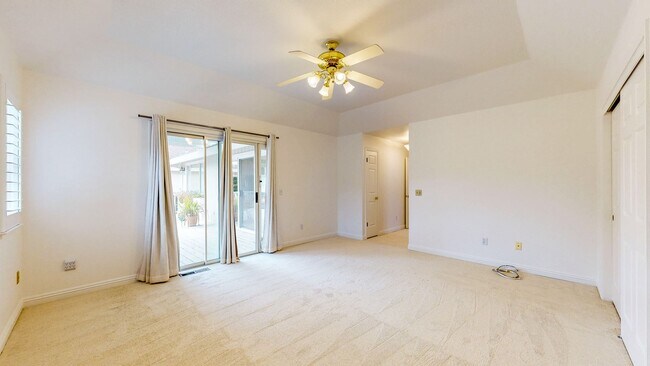 Building Photo - 7971 Oakmont Dr