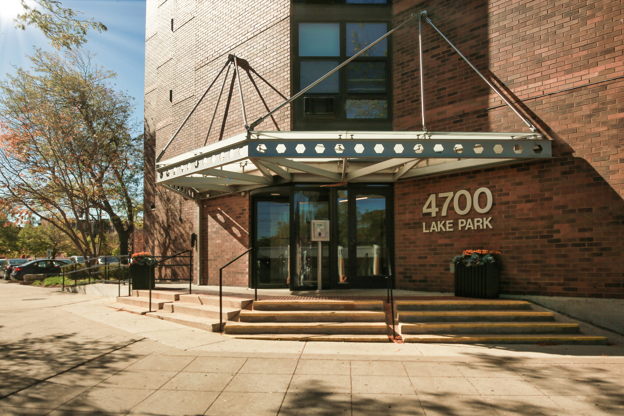 Building Photo - 4700 Lake Park Apartments