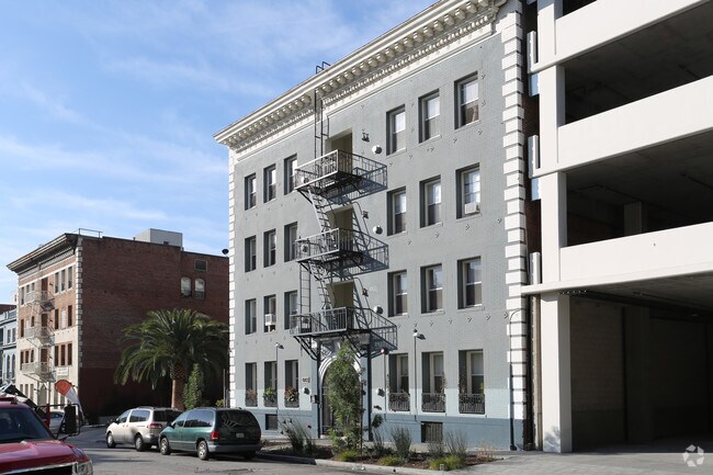 Building Photo - Shatto Place