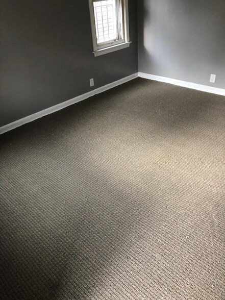 Building Photo - 13934 Montrose St