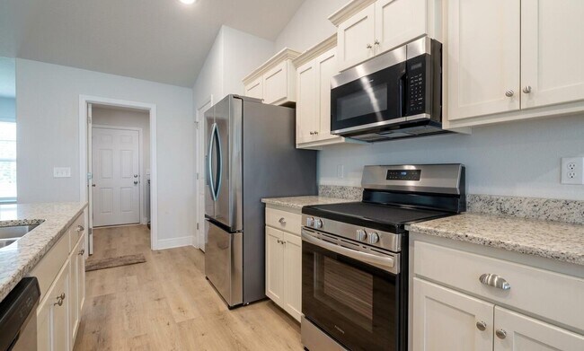 Building Photo - 6227 Pineapple DR