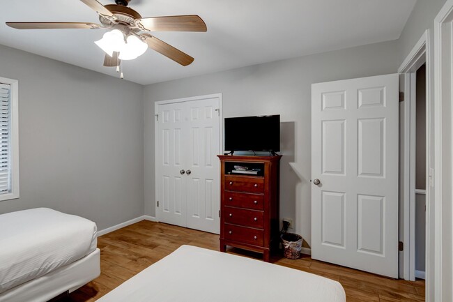 Building Photo - 5101 Beachwalk Pl
