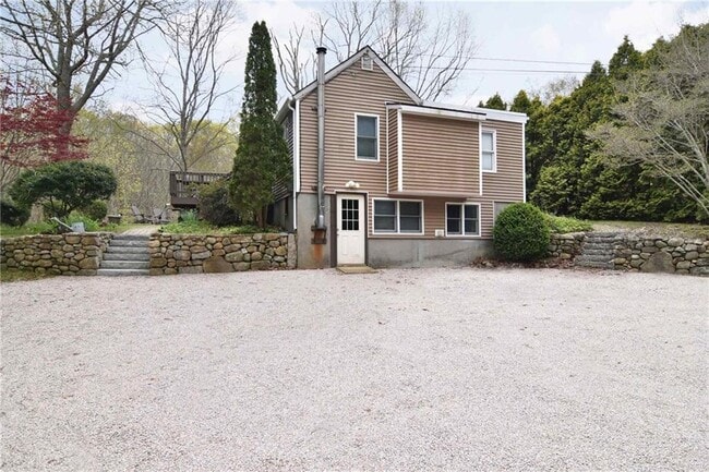 Building Photo - 390 Pendar Rd