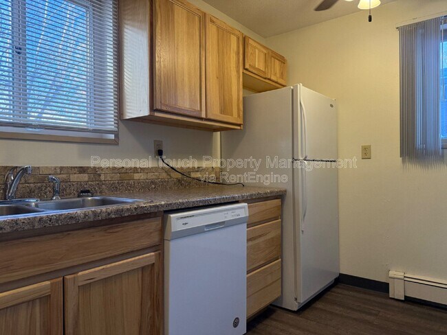 Building Photo - 320 6th St S