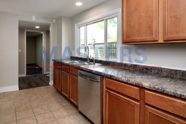 Building Photo - Three bedroom with 1 and a half bath tradi...