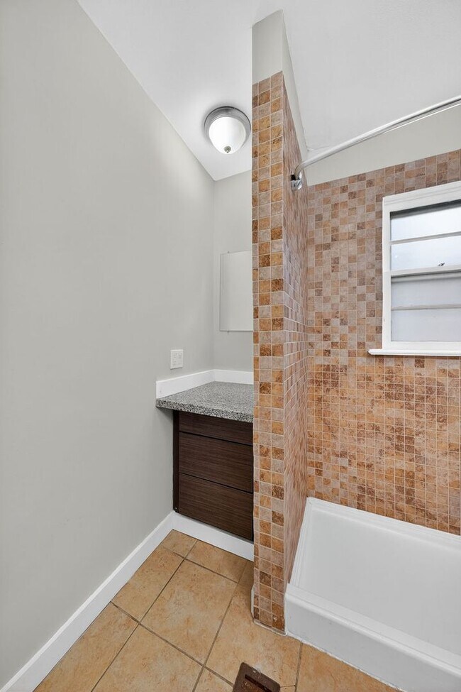 Building Photo - 5638 Helen Ave