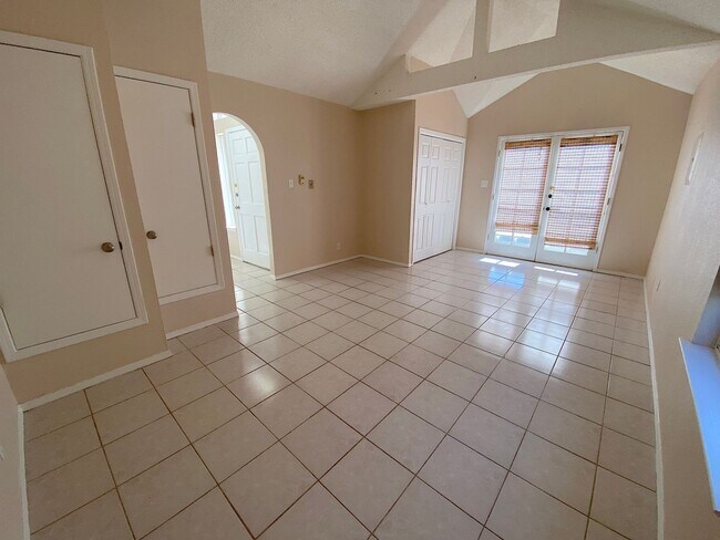 Building Photo - Northeast El Paso 4 bed with Refrig A/C