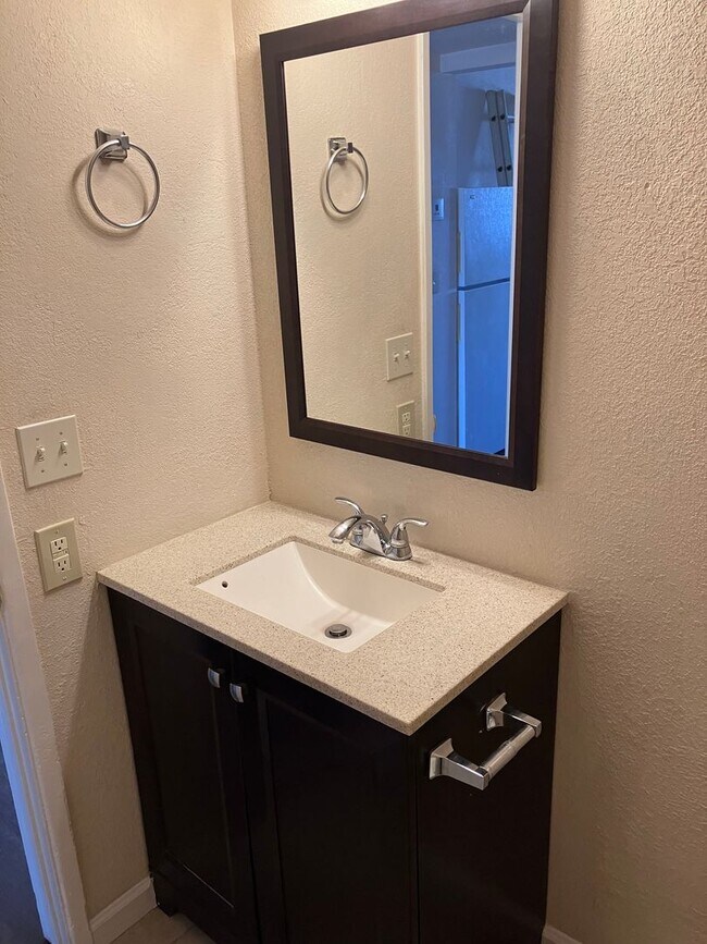 Building Photo - 1134 N Tucson Blvd