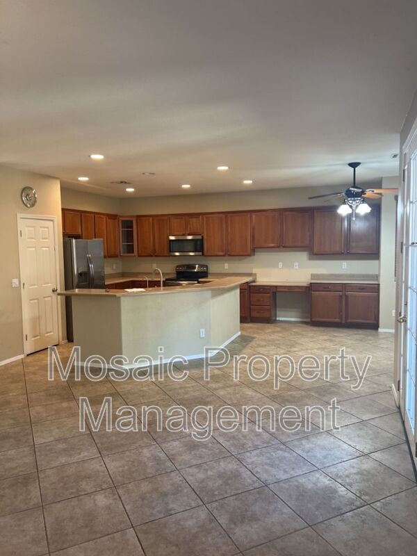 Building Photo - 3938 E Remington Dr