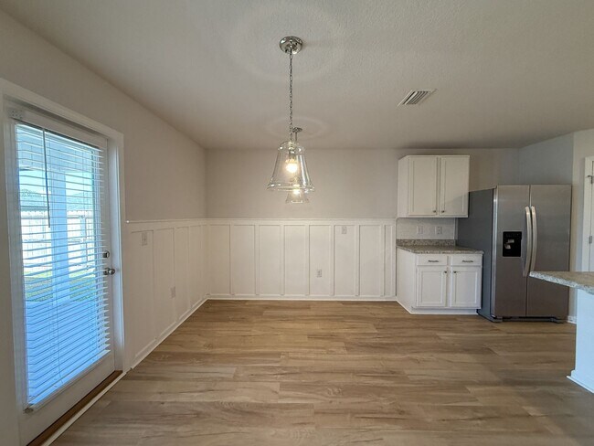 Building Photo - Updated 4 Bedroom 2 Bath Rental Near Navy Federal - Lawn Care Included!