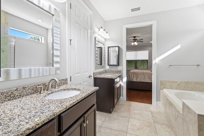 Building Photo - 16133 Camden Lakes Cir