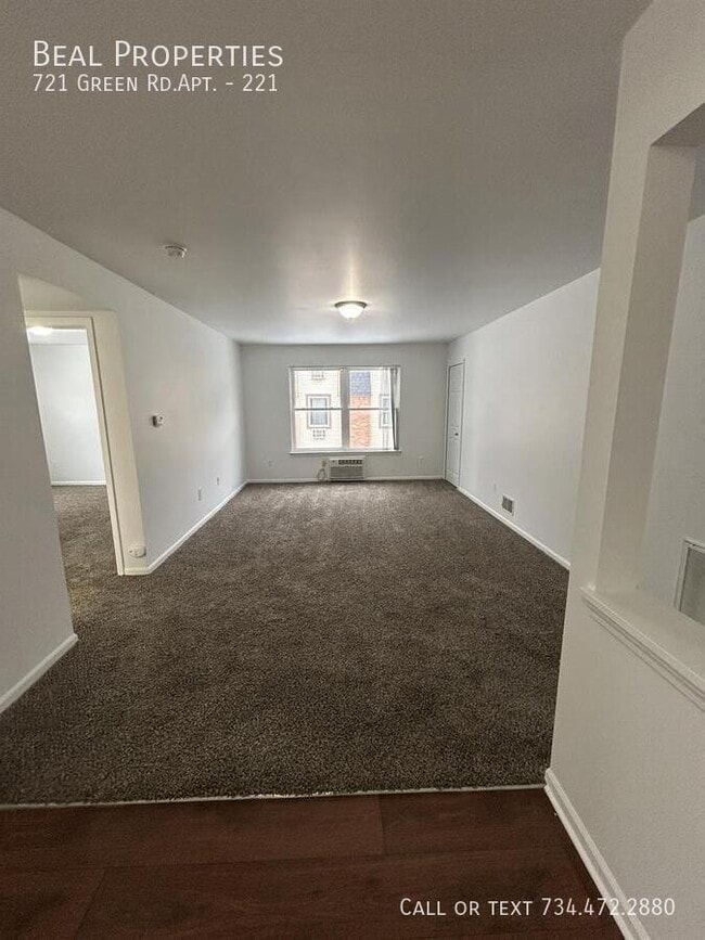 Building Photo - 721 Green Rd