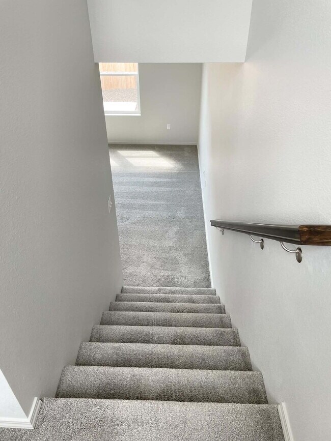 Building Photo - "Charming 3-Bed Oasis on East Drouillard Street with 2.5 Baths and 1470 Sq Ft in Nampa!"