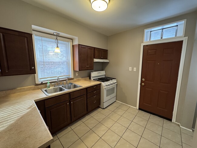 Building Photo - 6840 S Champlain Ave