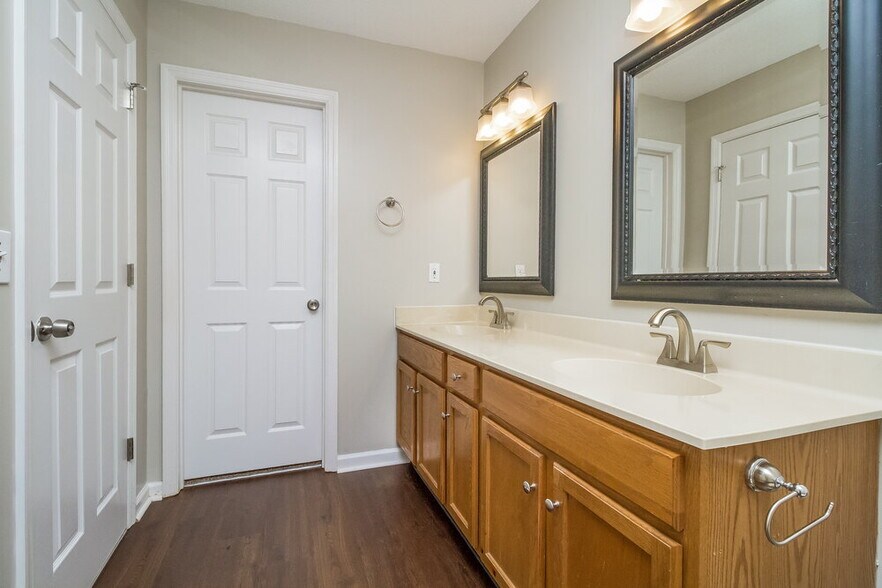 Building Photo - 5356 Sunnyvale Dr