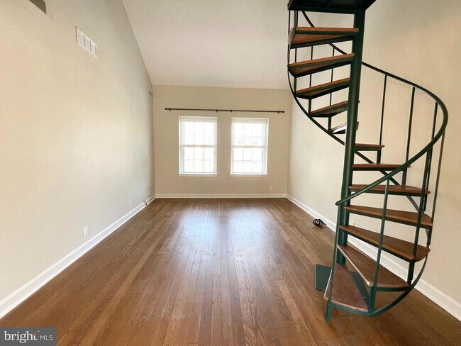 Building Photo - 3052 S Buchanan St