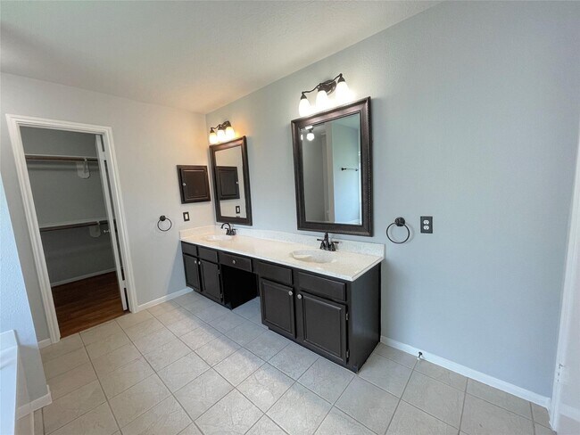 Building Photo - 8919 Diamond Lake Ln