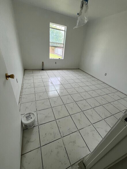 Building Photo - 4305 Hank Dr