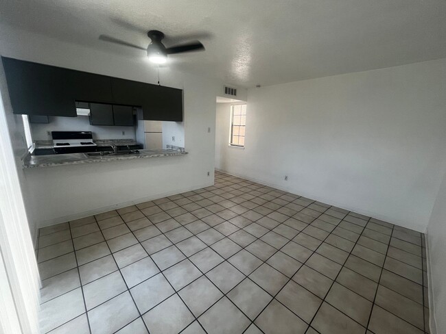 Building Photo - Updated 2 bedroom in Rio Rancho