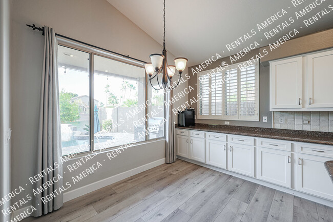 Building Photo - 6806 W Skylark Dr