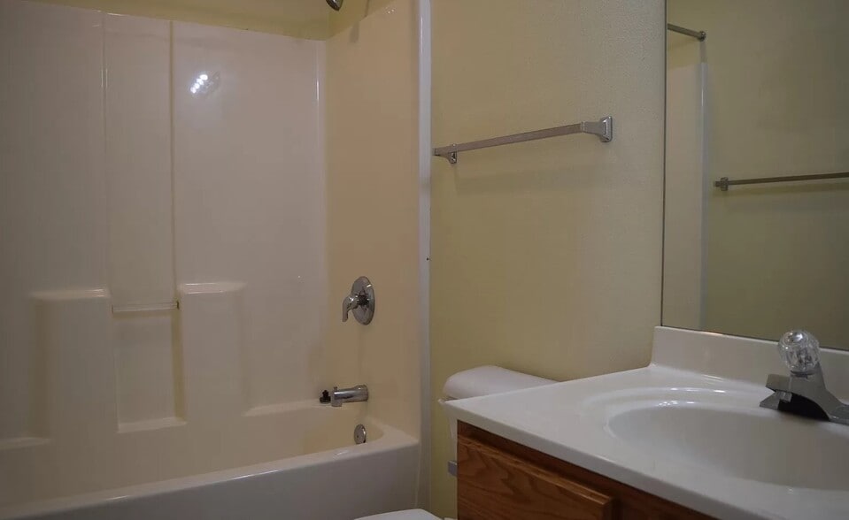 Bath - 24353 Tanglewood Rd