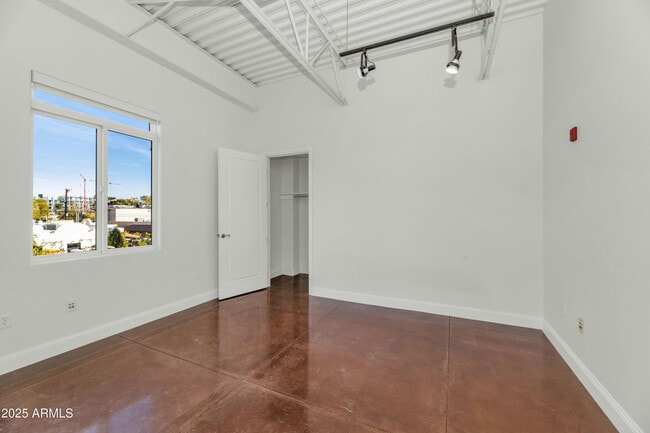 Building Photo - 7039 E Main St