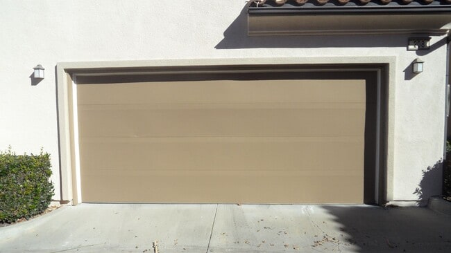 Building Photo - 3BR 2.5 BA 2 Story Home with 2 Car Garage