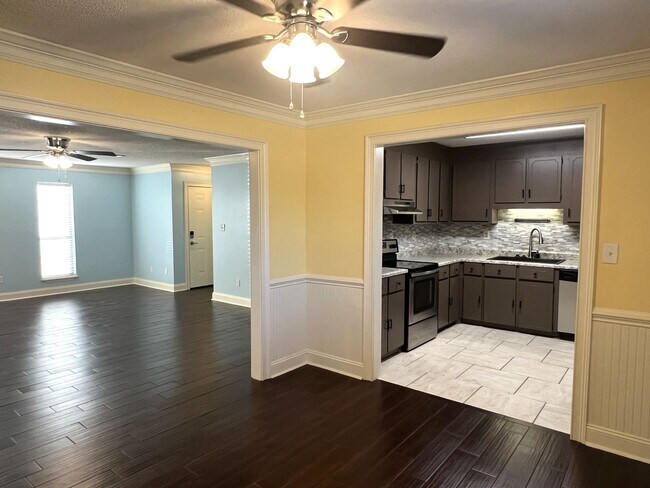 Building Photo - Great Home in Dove Cove Subdivision