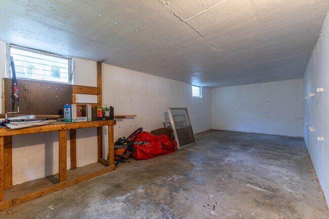 Building Photo - 3312 Lynnwood Dr
