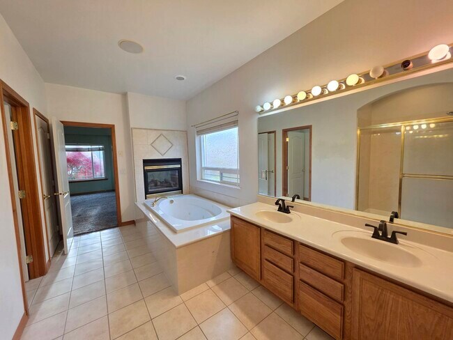 Building Photo - 3493 Hanstead St