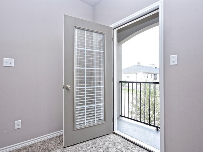 Building Photo - 3503 Summerway Dr