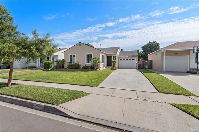 Building Photo - Charming Lakewood Home