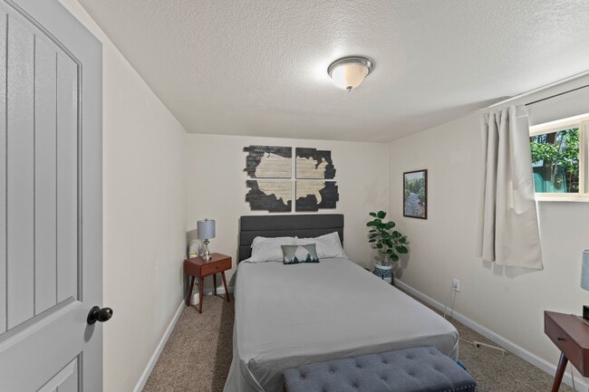 Building Photo - 417 N Coraline St