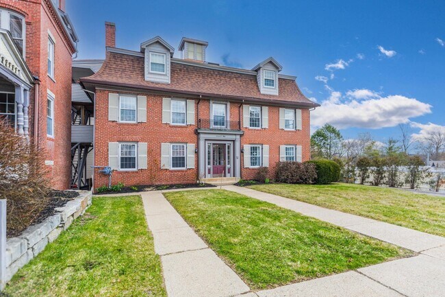 Building Photo - 709 Central Ave